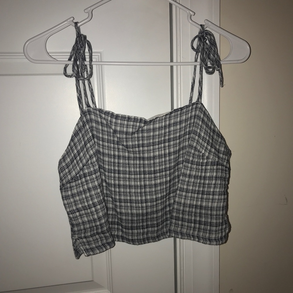 American eagle shoulder tie crop top